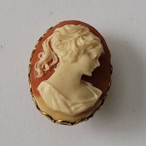 Classic Cameo Portrait Brooch in Cream and Brown